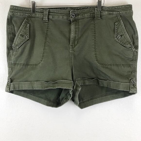 Torrid Military Stretch Twill Mid-Rise Green Shorts Pockets Beach Plus Size 24 - Picture 1 of 10